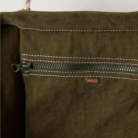 Free People Been There Badge Tote NWT - Picture 4 of 5